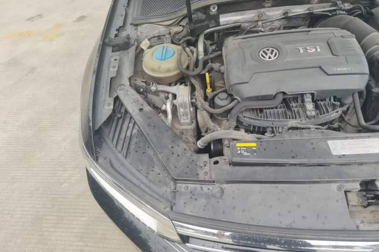 Used Volkswagen Magotan 2017 330TSI DSG Luxury Model Engine Bay Right