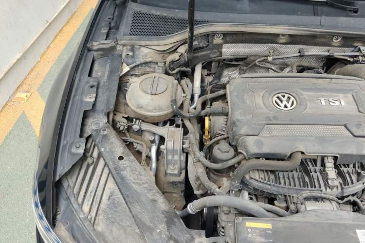 Used Volkswagen Magotan 2017 330TSI DSG Luxury Model Engine Bay Right