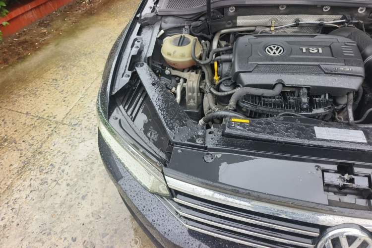 Used Volkswagen Magotan 2017 330TSI DSG Luxury Model Engine Bay Right