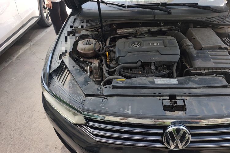 Used Volkswagen Magotan 2017 330TSI DSG Luxury Model Engine Bay Right