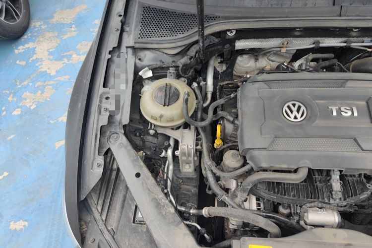 Used Volkswagen Magotan 2017 330TSI DSG Luxury Model Engine Bay Right