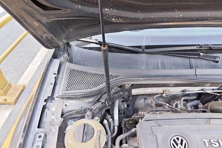 Used Volkswagen Magotan 2017 330TSI DSG Luxury Model Engine Bay Right