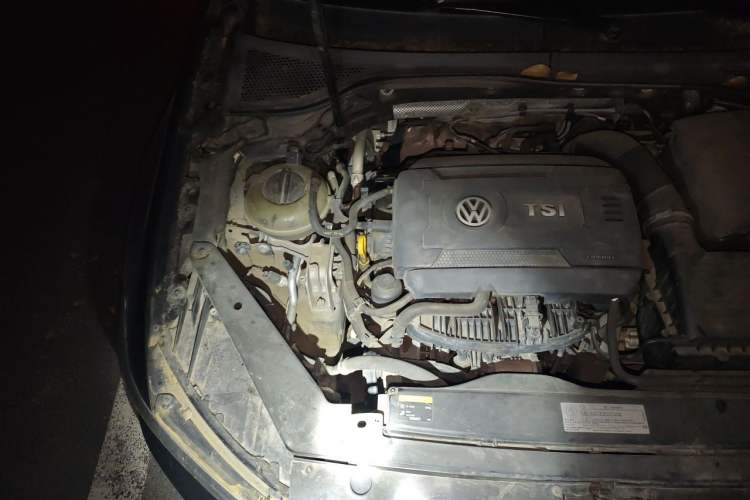 Used Volkswagen Magotan 2017 330TSI DSG Comfort Model Engine Bay Right