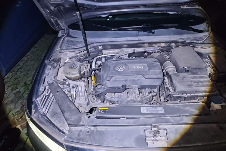 Used Volkswagen Magotan 2017 330TSI DSG Luxury Model Engine Bay Right