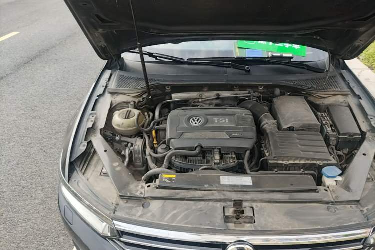 Used Volkswagen Magotan 2017 330TSI DSG Luxury Model Engine Bay Right