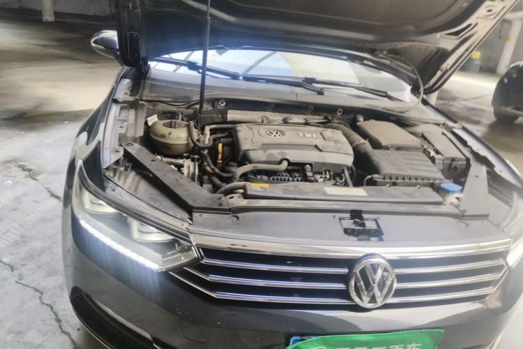 Used Volkswagen Magotan 2017 380TSI DSG Luxury Model Engine Bay Right