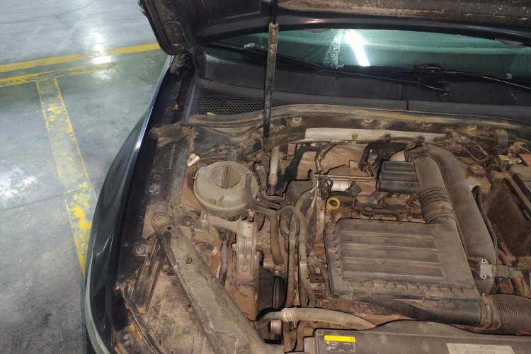 Used Volkswagen Magotan 2017 280TSI DSG Comfort Model Engine Bay Right