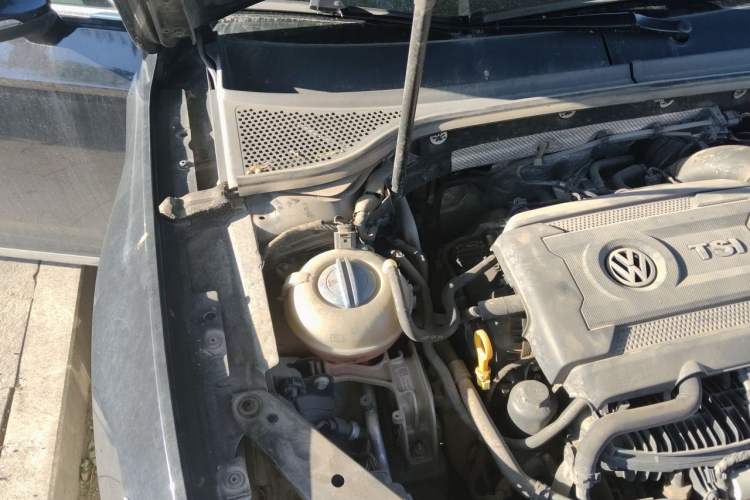 Used Volkswagen Magotan 2017 330TSI DSG Luxury Model Engine Bay Right