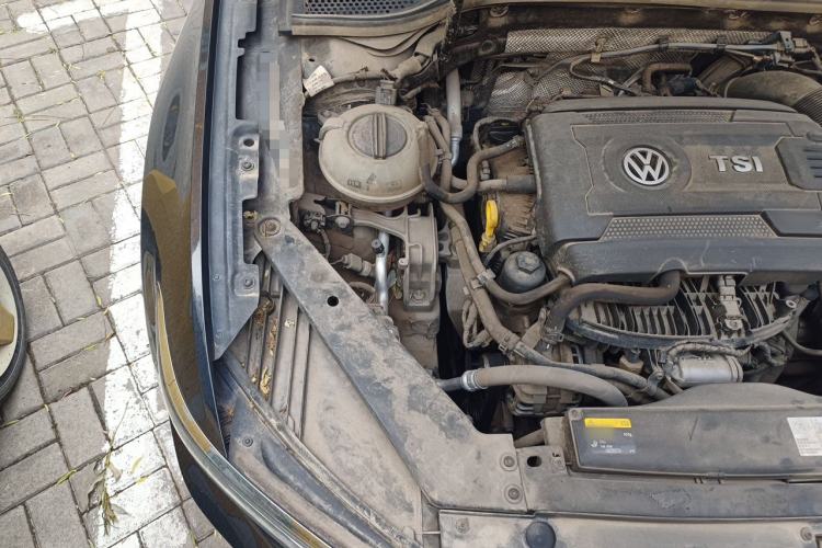 Used Volkswagen Magotan 2017 330TSI DSG Luxury Model Engine Bay Right