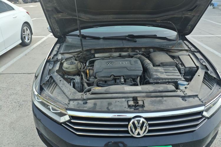 Used Volkswagen Magotan 2017 330TSI DSG Luxury Model Engine Bay Right