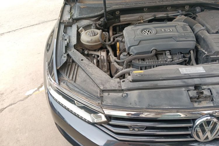 Used Volkswagen Magotan 2017 380TSI DSG Luxury Model Engine Bay Right