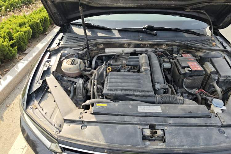 Used Volkswagen Magotan 2017 280TSI DSG Comfort Model Engine Bay Right