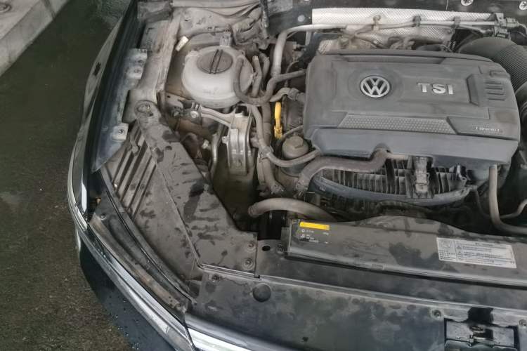 Used Volkswagen Magotan 2017 330TSI DSG Luxury Model Engine Bay Right