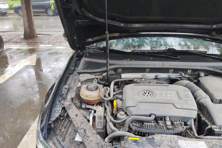 Used Volkswagen Magotan 2017 330TSI DSG Luxury Model Engine Bay Right