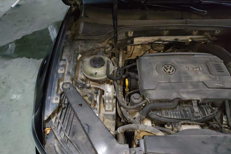 Used Volkswagen Magotan 2017 330TSI DSG Luxury Model Engine Bay Right