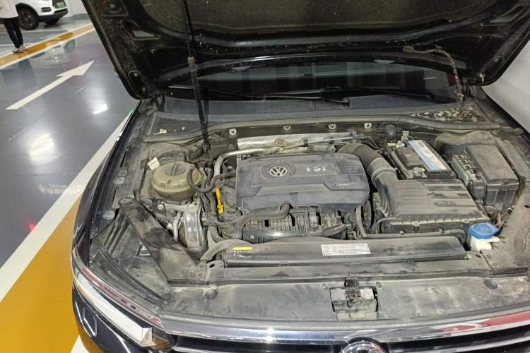 Used Volkswagen Magotan 2017 330TSI DSG Luxury Model Engine Bay Right