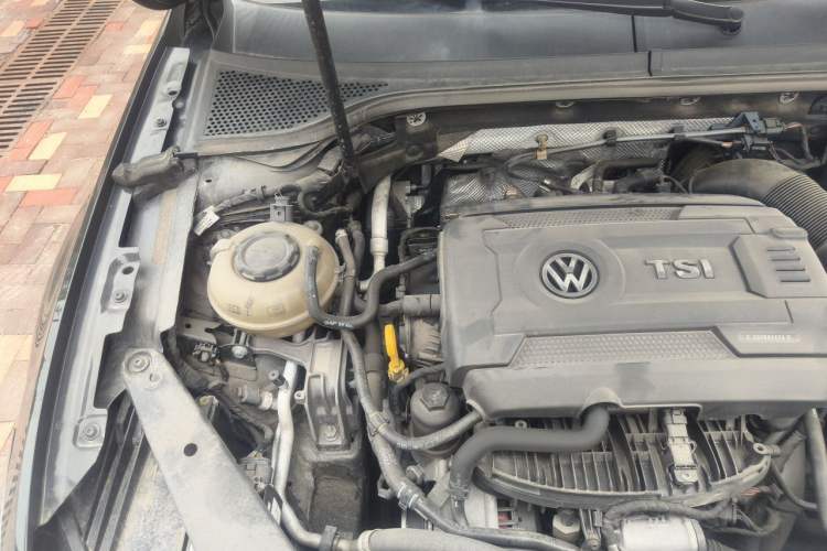 Used Volkswagen Magotan 2017 330TSI DSG Luxury Model Engine Bay Right