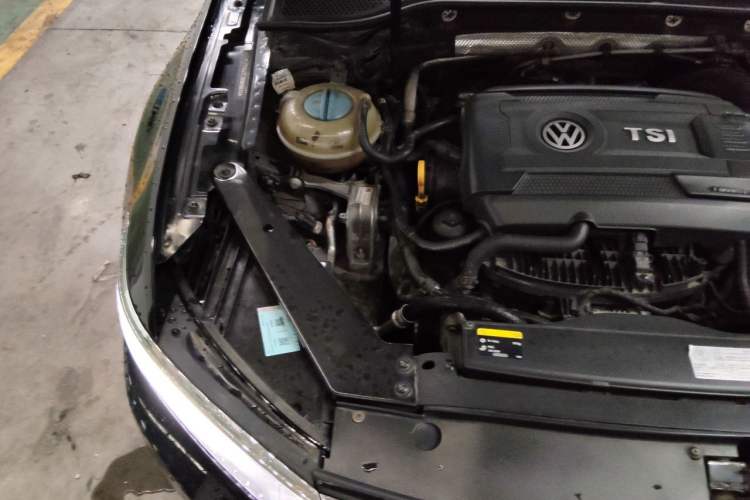 Used Volkswagen Magotan 2017 330TSI DSG Luxury Model Engine Bay Right