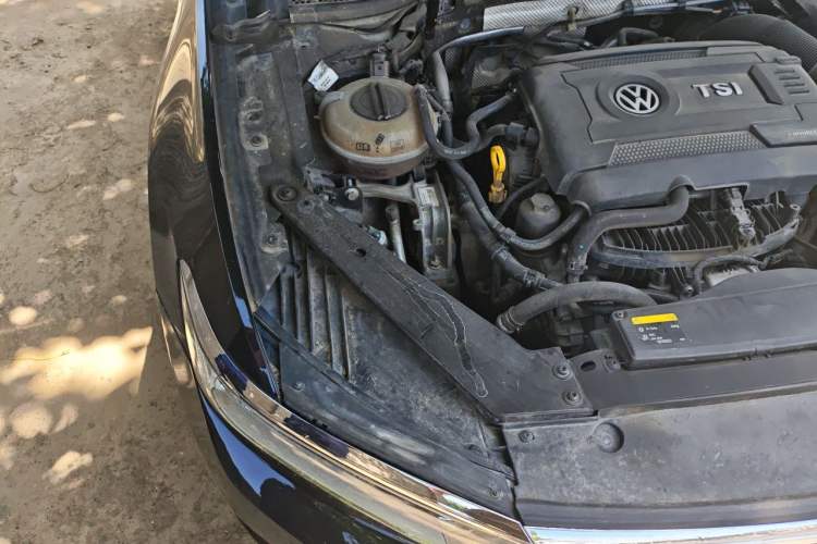 Used Volkswagen Magotan 2017 330TSI DSG Luxury Model Engine Bay Right