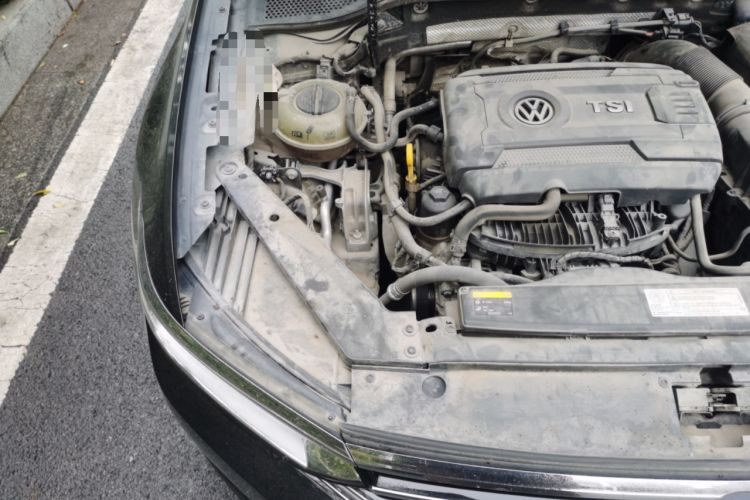 Used Volkswagen Magotan 2017 330TSI DSG Luxury Model Engine Bay Right