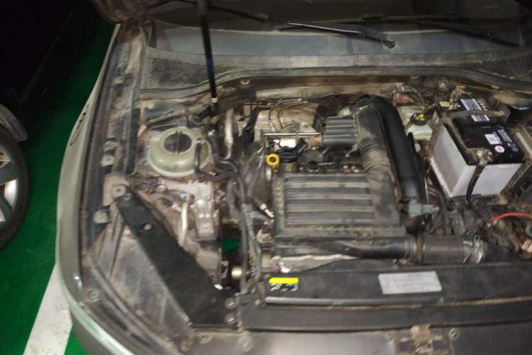 Used Volkswagen Magotan 2017 280TSI DSG Comfort Model Engine Bay Right