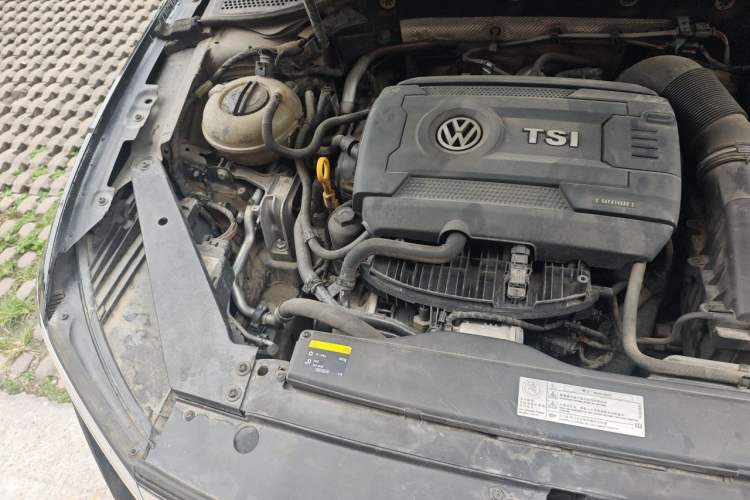 Used Volkswagen Magotan 2017 330TSI DSG Luxury Model Engine Bay Right