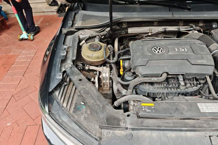 Used Volkswagen Magotan 2017 380TSI DSG Luxury Model Engine Bay Right