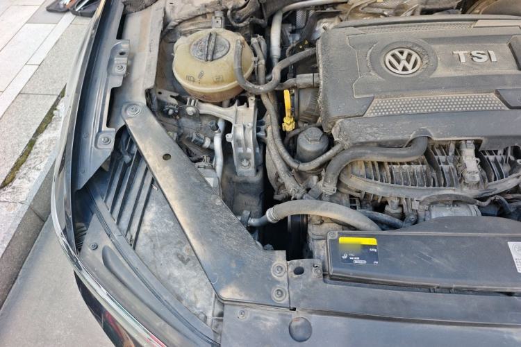 Used Volkswagen Magotan 2017 330TSI DSG Luxury Model Engine Bay Right