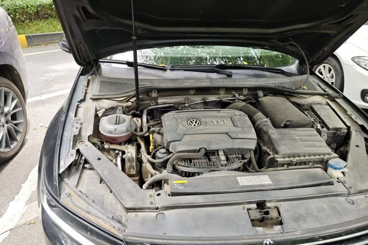 Used Volkswagen Magotan 2017 330TSI DSG Leading Model Engine Bay Right