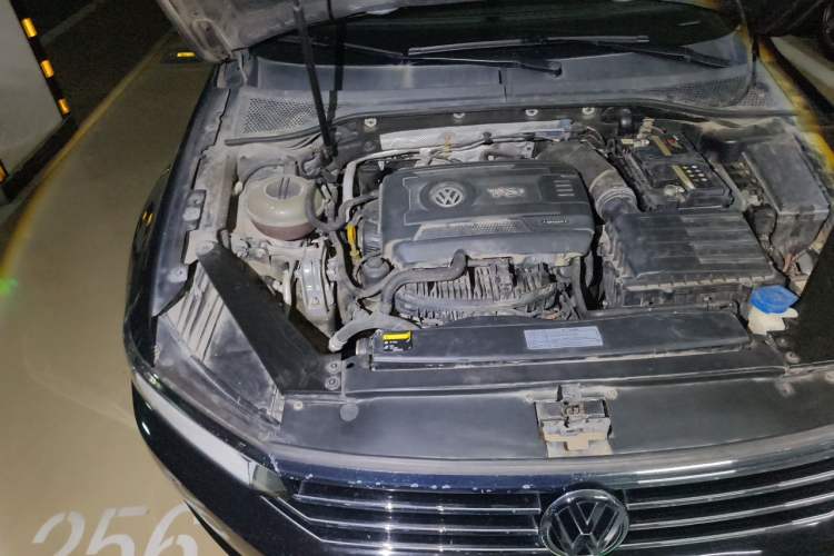 Used Volkswagen Magotan 2017 330TSI DSG Luxury Model Engine Bay Right