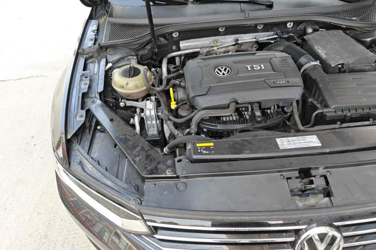 Used Volkswagen Magotan 2017 330TSI DSG Leading Model Engine Bay Right