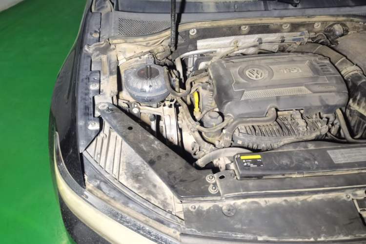 Used Volkswagen Magotan 2017 330TSI DSG Luxury Model Engine Bay Right