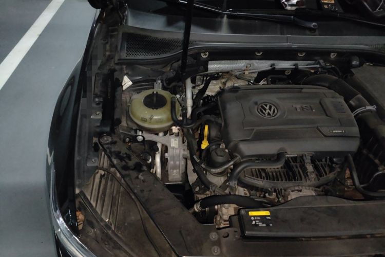 Used Volkswagen Magotan 2017 330TSI DSG Luxury Model Engine Bay Right