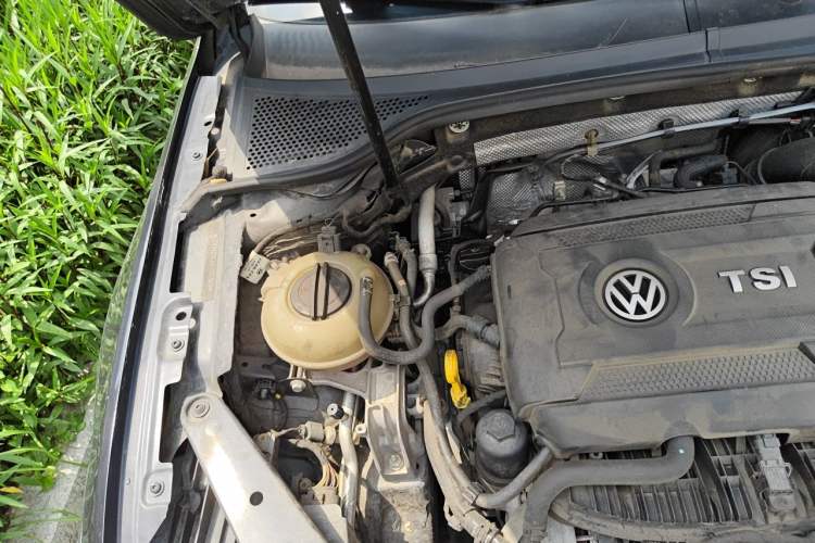 Used Volkswagen Magotan 2017 330TSI DSG Luxury Model Engine Bay Right
