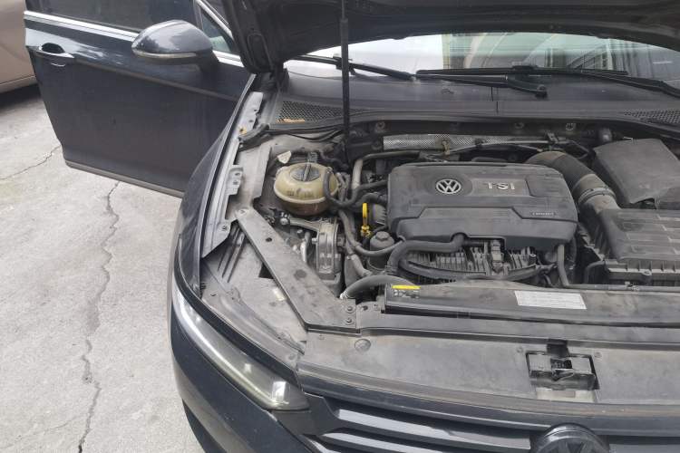 Used Volkswagen Magotan 2017 330TSI DSG Leading Model Engine Bay Right