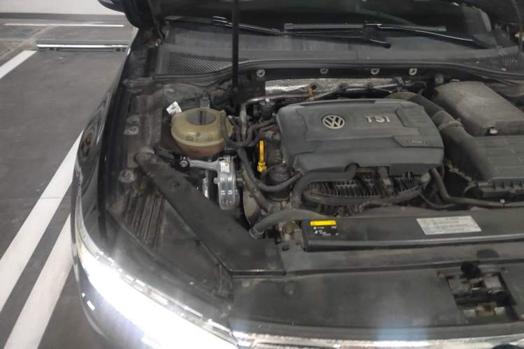 Used Volkswagen Magotan 2017 330TSI DSG Luxury Model Engine Bay Right