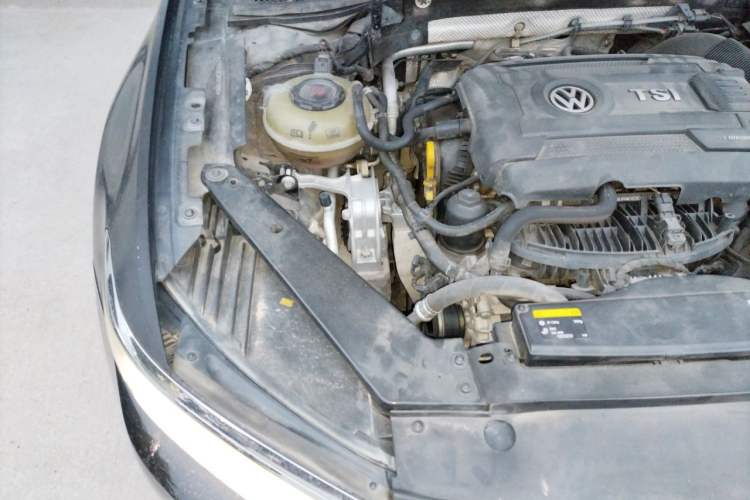Used Volkswagen Magotan 2017 330TSI DSG Luxury Model Engine Bay Right