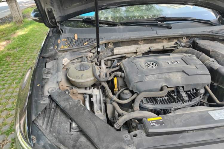 Used Volkswagen Magotan 2017 330TSI DSG Luxury Model Engine Bay Right