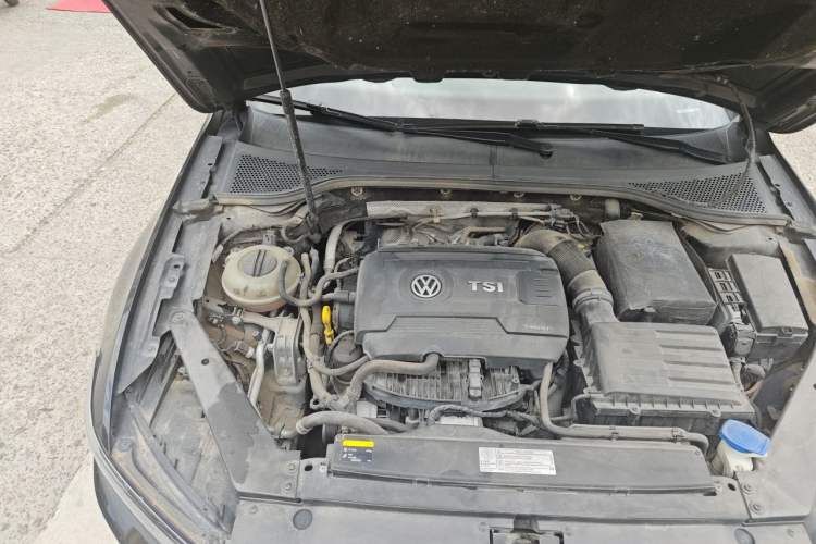 Used Volkswagen Magotan 2017 330TSI DSG Luxury Model Engine Bay Right