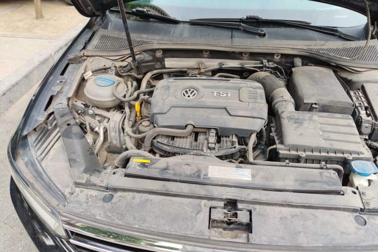 Used Volkswagen Magotan 2017 330TSI DSG Luxury Model Engine Bay Right