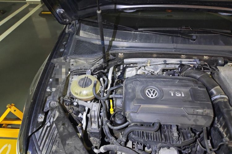 Used Volkswagen Magotan 2017 330TSI DSG Luxury Model Engine Bay Right