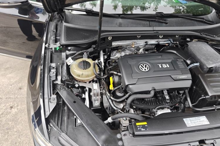 Used Volkswagen Magotan 2017 330TSI DSG Luxury Model Engine Bay Right