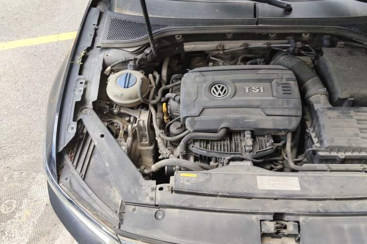 Used Volkswagen Magotan 2017 330TSI DSG Luxury Model Engine Bay Right
