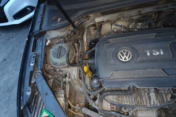 Used Volkswagen Magotan 2017 330TSI DSG Luxury Model Engine Bay Right