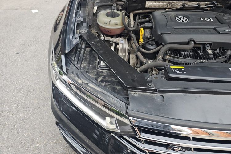Used Volkswagen Magotan 2017 330TSI DSG Luxury Model Engine Bay Right