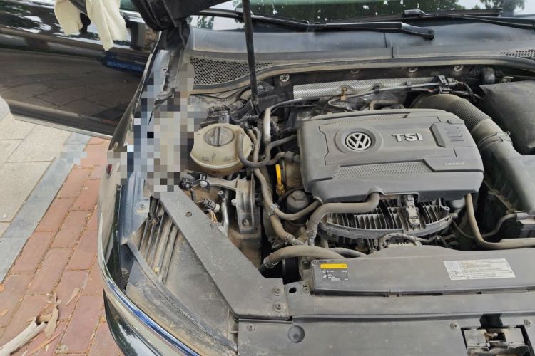 Used Volkswagen Magotan 2017 330TSI DSG Luxury Model Engine Bay Right