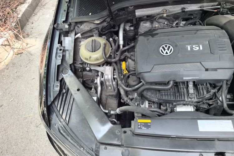 Used Volkswagen Magotan 2017 330TSI DSG Luxury Model Engine Bay Right