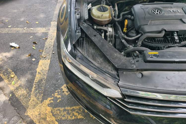 Used Volkswagen Magotan 2017 330TSI DSG Luxury Model Engine Bay Right