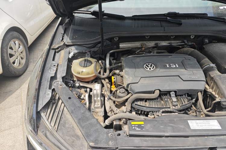 Used Volkswagen Magotan 2017 330TSI DSG Luxury Model Engine Bay Right