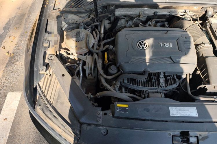 Used Volkswagen Magotan 2017 330TSI DSG Luxury Model Engine Bay Right